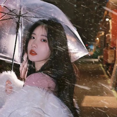 年轻女孩爱过来